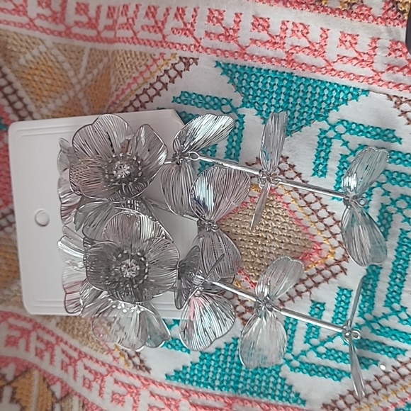 Flower Rhinestone Earrings - Picture 5 of 8